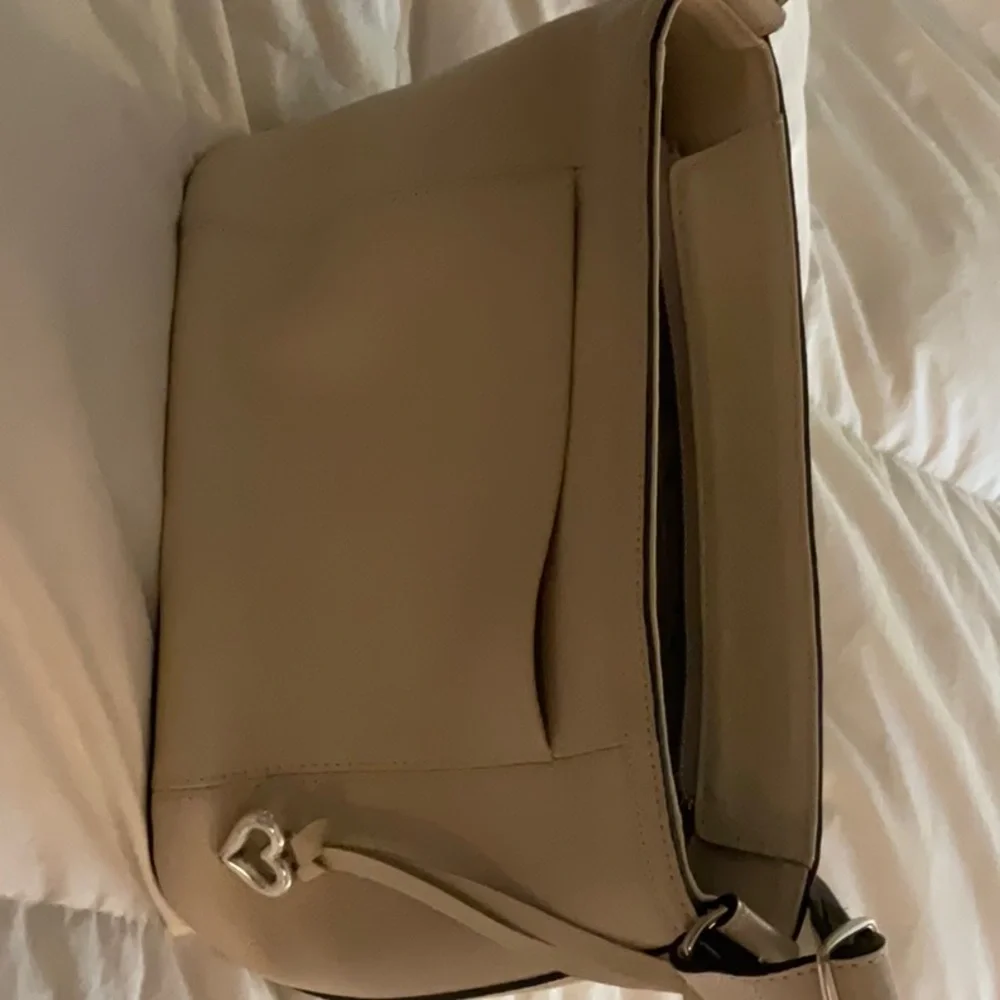 Handbag - Picture 3 of 5